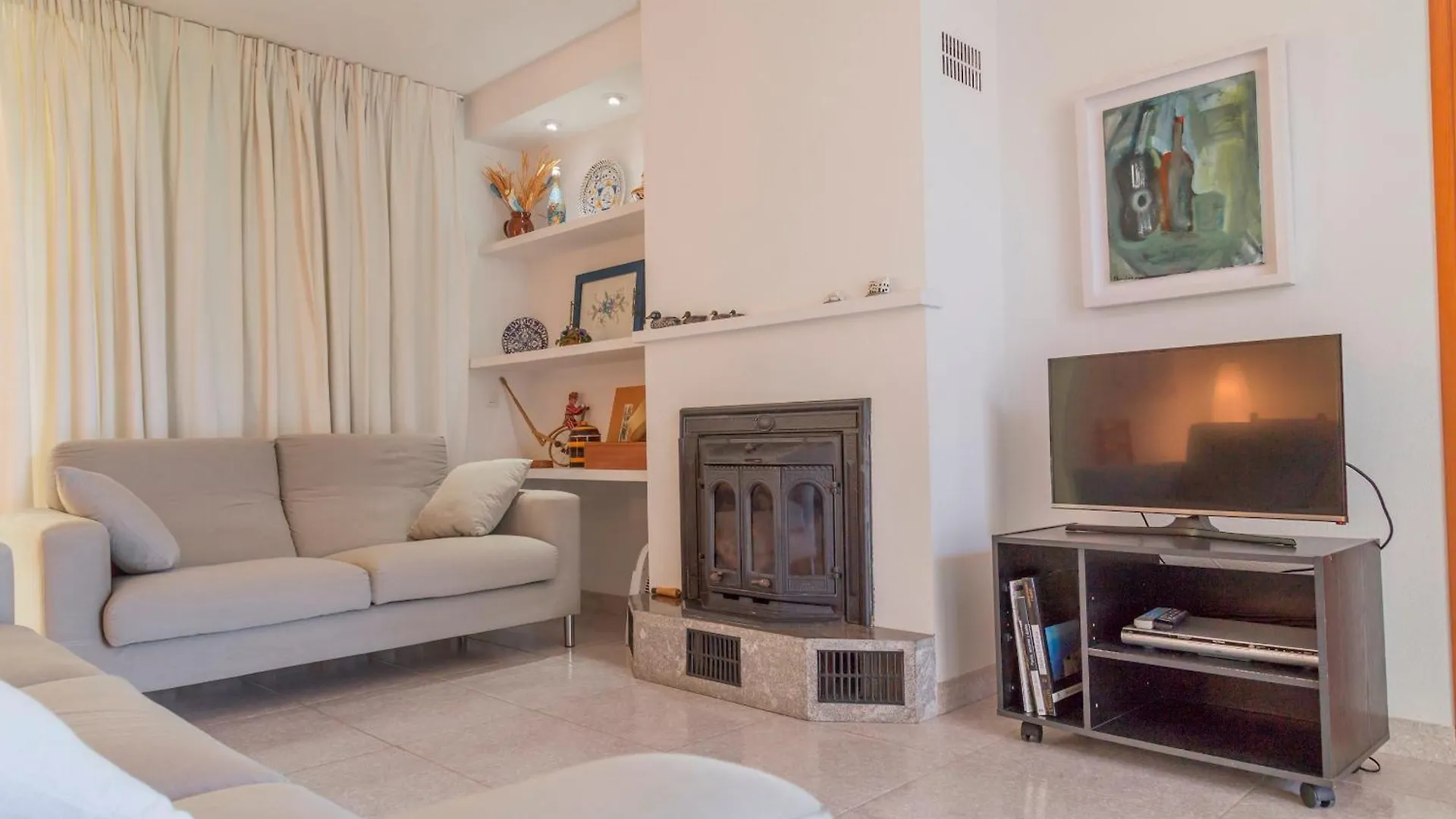 Chalet Can Francesc Wifi, Bbq, Garden, 200M From The Beach For 8 Port de Alcudia  Spain